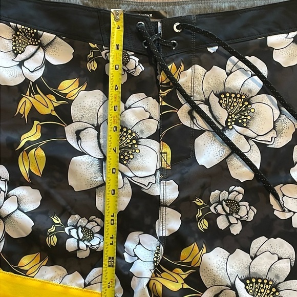 Hurley Black Tropical Floral Phantom Hawaiian Swim Board Shorts - Picture 12 of 14